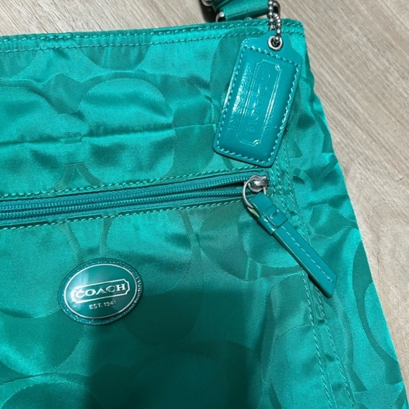 Over the shoulder coach purse - Picture 3 of 4